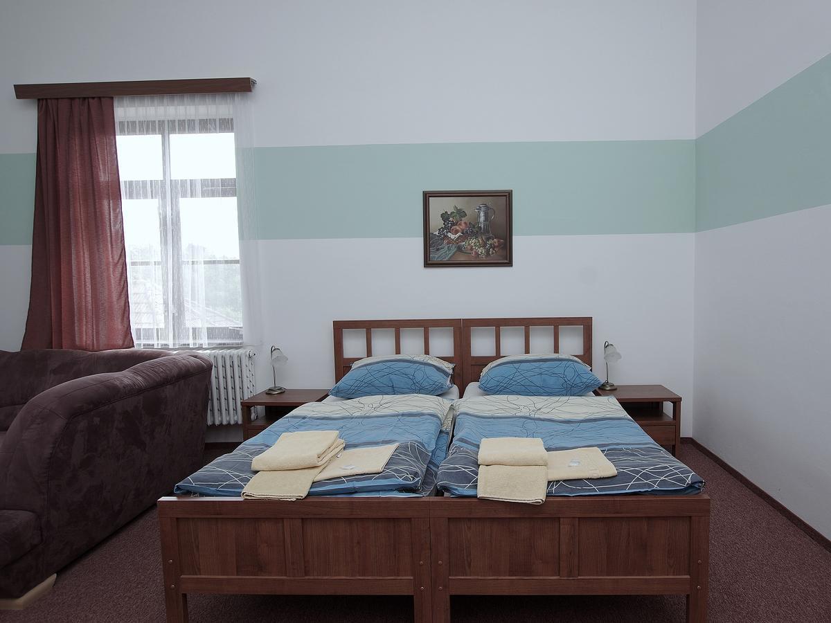 Koleje Zamecek Hotell Lednice Exteriör bild