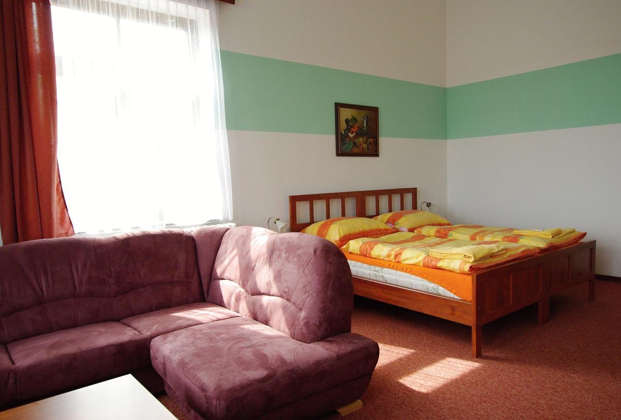 Koleje Zamecek Hotell Lednice Exteriör bild